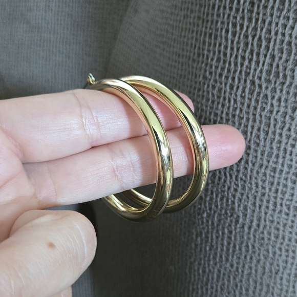 Luv AJ Gold💛 Amalfi Hollow Tube Hoop Earrings - NWT - Picture 13 of 15